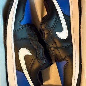 Nike Men's Black and Blue Sneakers